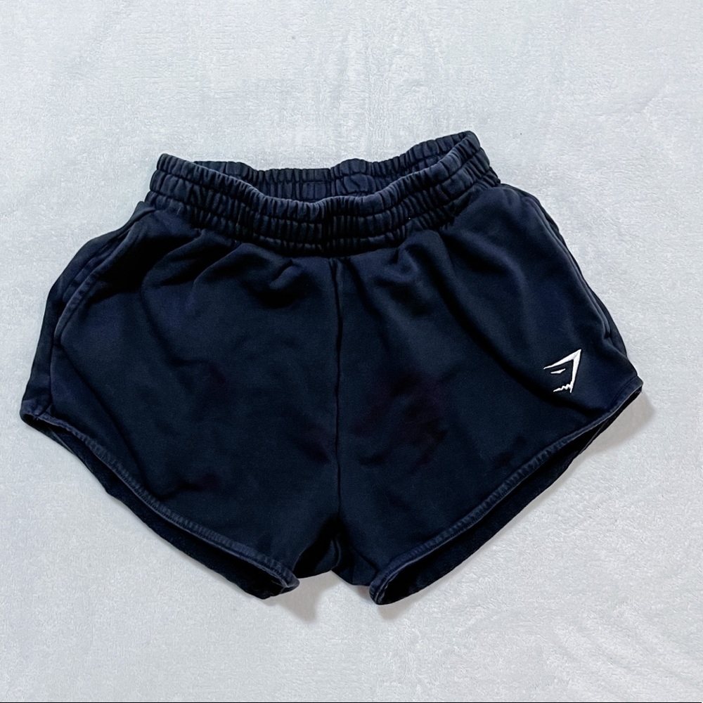 Gym shark “ throw on shorts “ - Picture 2 of 7